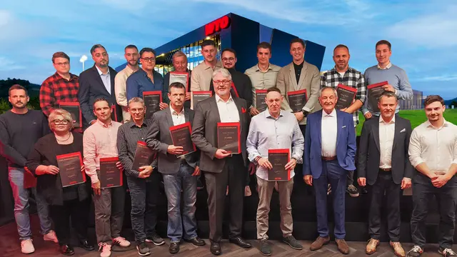 Hintere Reihe von links: Alex Barke, Mohammed Belkhalloufi, Marius Berg, Atila Güldüren, Günter Hund, Julian Kälble, Florian Kühnle, Philipp Schwörer, Philipp Wußler, Dmitry Svidunovich; vordere Reihe von links: Florian Glink, Asuman Güner, Marco Hein, Andreas Laule, Markus Vollmer, Andreas Bardmann, Olaf Berl, Firmengründer Werner Tschiggfrei, Sascha Tschiggfrei und Ron Tschiggfrei, Geschäftsleitung | Foto: WTO