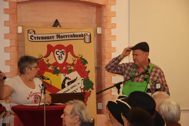 Claudia Thau und Volker Schillinger von den Langhurster Mohren unterhielten die Gäste. | Foto: Jürgen Müller