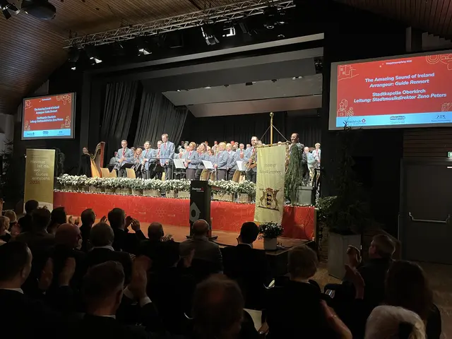 Die Stadtkapelle Oberkirch unter Leitung von Zeno Peters führte musikalisch gekonnt durch den Abend. | Foto: mak