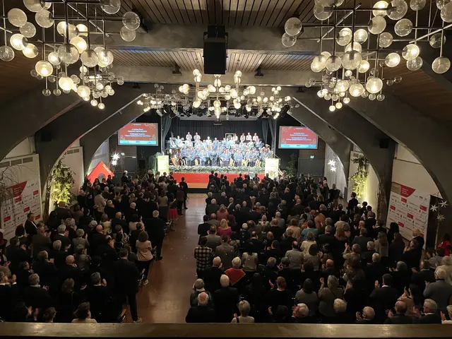 Zahlreiche Gäste kamen in die Erwin-Braun-Halle.  | Foto: mak