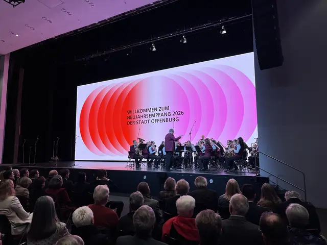 Die Stadtkapelle spielte zum Auftakt. | Foto: gro