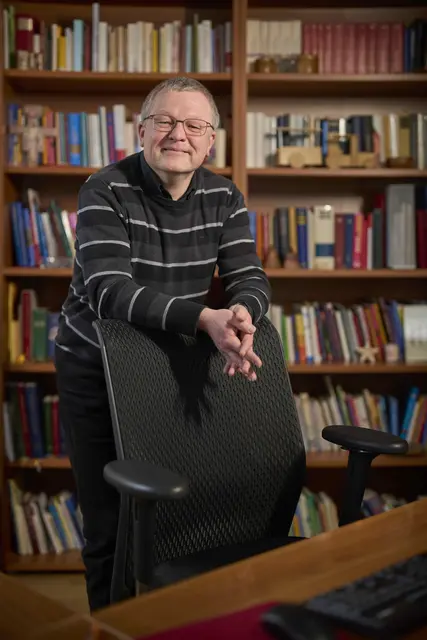 Dr. Stefan Meisert ist leitender Pfarrer der neuen Kirchengemeinde Mittlere Ortenau. Der 53-Jährige ist ein kritischer Kopf und hat keine Angst vor deutlichen Worten.  | Foto: Michael Bode