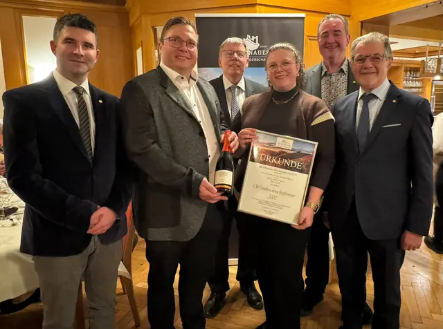 Sekretarius Deger Dereli (v. l.), Thomas Männle, Ordensmeister Thomas Laubenstein, Jessica Männle, Ordenskellermeister Frank Palmer und Ordenskanzler Klaus-Peter Mungenast | Foto: Ortenauer Weinbruderschaft
