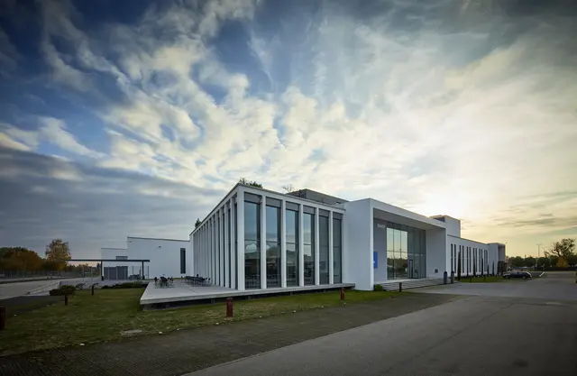 Die Zimmer Group hat ihren Hauptsitz in Rheinau. Günther und Martin Zimmer gründeten das Unternehmen 1980. Wichtig ist für das Unternehmen, mit zehn Ausbildungsberufen und sechs dualen Studiengängen für eigenen Nachwuchs zu sorgen und so die Zukunft zu sichern. | Foto: Zimmer Group