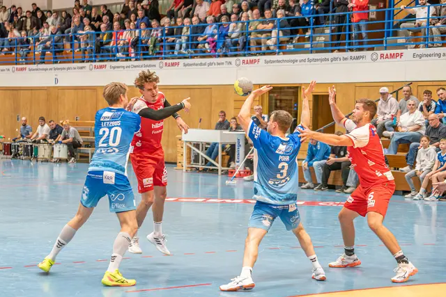 Szene aus dem Spiel in der Hinrunde. Damals behielten die HSG Willstätt Hanauerland (rotes Trikot) mit 33:27 gegen den TV 1893 Neuhausen die Oberhand. | Foto: Arbogast