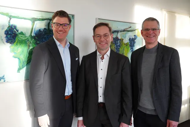 Oberbürgermeister Gregor Bühler (l.) und Bürgermeister Christoph Lipps (r.) hießen ihren Amtskollegen Sven Müller aus Gegenbach im Oberkircher Rathaus willkommen. 
 | Foto: Denise Burkart/Stadt Oberkirch 