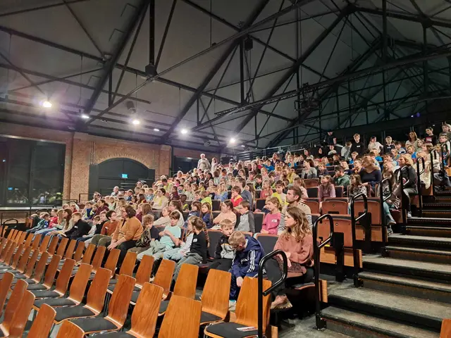 Deutsche und französische Grundschulkinder beim gemeinsamen Spiel&amp;Parle Theaterausflug in Offenburg  | Foto: Eurodistrict Strasbourg-Ortenau