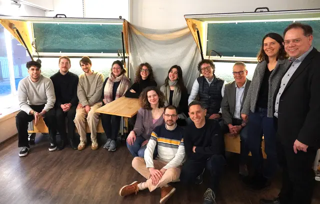 Die Studenten des Lahrer "Solution Labs" erarbeiteten Ideen für Leerstände in der Innenstadt, hier mit ihren Betreuern und Lahrs Wirtschaftsförderer Robin Derdau | Foto: Stadt Lahr