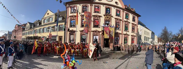 Straßenfastnacht wie hier beim Offenburger Narrentag ist dank unterschiedlicher Sicherheitsmaßnahmen möglich. | Foto: gro