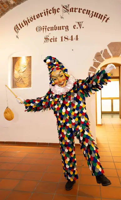 Das historische Spättlekostüm wird wieder zum Leben erweckt: Kennzeichen: weiße Halskrause, schwarze Schuhe und Saubloder. | Foto: Mike Harter