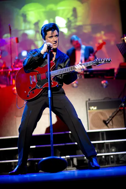 Elvis rockt die Bühne. | Foto:  Foto: Andreas Friese