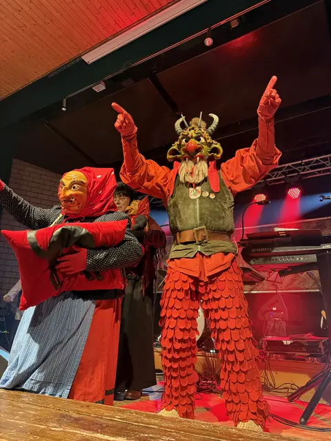 Der Hexenmeister wartet auf das nächste Opfer. | Foto: IO