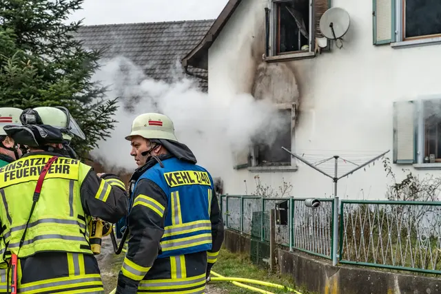 Die Feuerwehr bei den Löscharbeiten | Foto: Stadt Kehl