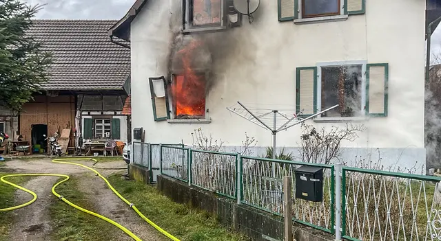 Ein aufmerksamer Anwohner hatte Flammen aus einem Fenster schlagen gesehen. | Foto: Stadt Kehl