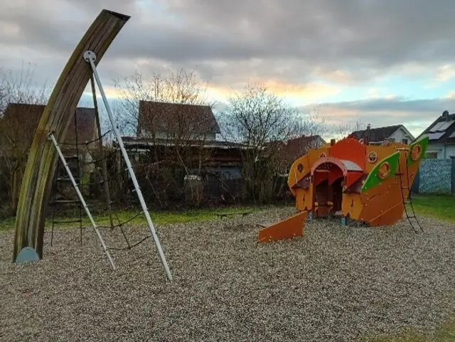 Der Mast des Spielschiffes auf dem Spielplatz Menzbühnd wird als Klettermöglichkeit erhalten bleiben. | Foto: Susen von Bühren/Stadt Rheinau 