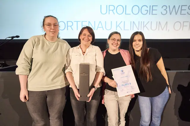 Über Platz 3 als "Team des Jahres" (Publikumsvoting) freut sich das Team Urologie 3 West des Ortenau Klinikums Offenburg. | Foto: Michael Bode
