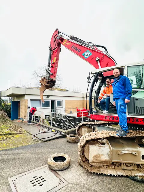 Leiter der Kläranlage Patrick Fallert (r.) und  Bürgermeister Stefan Hattenbach 
 | Foto: Gemeinde Kappelrodeck/Jasmin Liebich