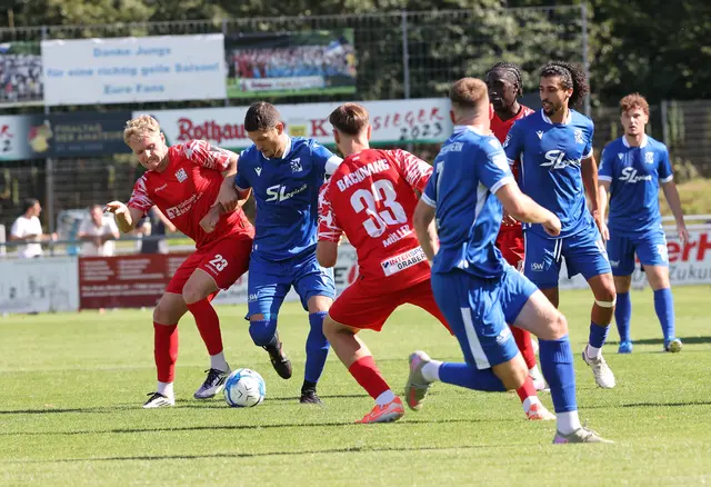 Der SV Oberachern (blaues Trikot) konnte sich in Reutlingen nicht durchsetzen. | Foto: FS