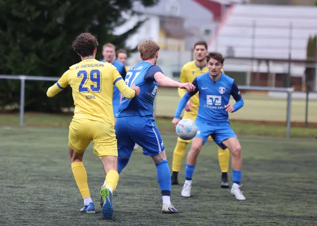 Der SC Lahr (blaues Trikot) hatte am Mittelberg in Bühlertal Ball und Gegner im Griff und nahm verdient alle drei Punkte mit. | Foto: Fissler