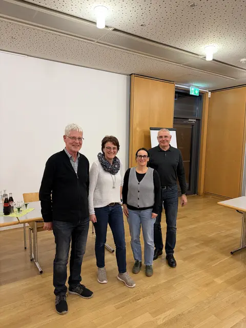 (V. l. n. r.) Stv. Obermeister Hans-Peter Fritsch, Obermeisterin Christiane Hollnberger, Vorstandsmitglied Annabell Gaiser und Vorstandsmitglied Egon Siegenführ

 | Foto: Glaser- u. Fensterbauer-Innung Ortenau