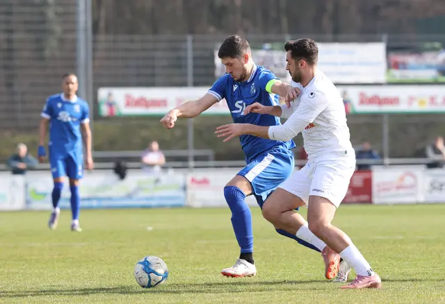 Der SV Oberachern (blaues Trikot) setzte sich im Derby gegen den FC 08 Villingen mit 1:0 durch. | Foto: FS