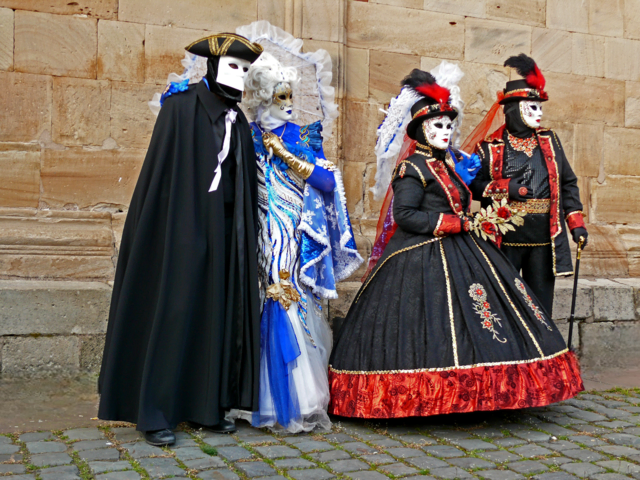 Wieviele Bilder von uns an diesem Tag gemacht werden, fragen sich "Alice und Léo", sowie "Chloé und  Théo". | Foto: Alfred Schramm