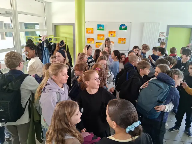 Mit großem Hallo wurden die Steinacher und Welschensteinacher Viertklässler von ihren Brieffreunden in Truchtersheim empfangen. | Foto: Schule Steinach