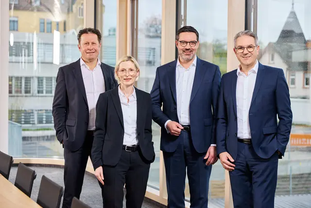 Die Vorstände der Gestalterbank ziehen Bilanz: Daniel Hirt (v. l.), Irmgard Sachsenmaier, Vorsitzender Alexander Müller und Nicolas Mayer | Foto: Volksbank - Die Gestalterbank/Jörg Wilhelm - Wilhelm Media
