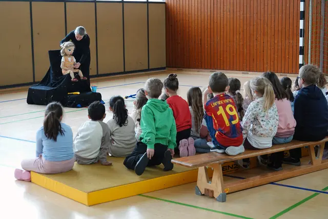 Spielerisch wird den Kinder vermittelt, dass sie Übergriffe nicht dulden müssen. | Foto: Stadt Kehl/Gabriele Dasch