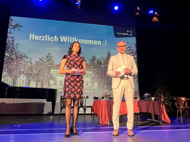 Moderatorin Larissa Bothor und Oberbürgermeister Markus Ibert | Foto: ag