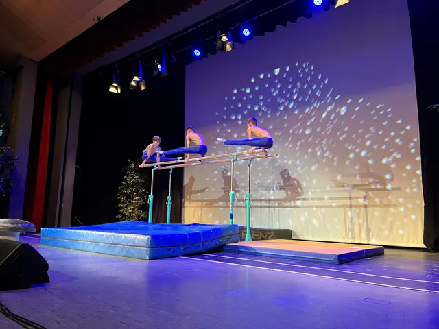 Turnen am Barren mit Andrei Mihai mit Trainingspartnern | Foto: ag