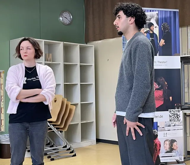 Szenische Darstellung unter Mitwirkung des Schülers Amiro