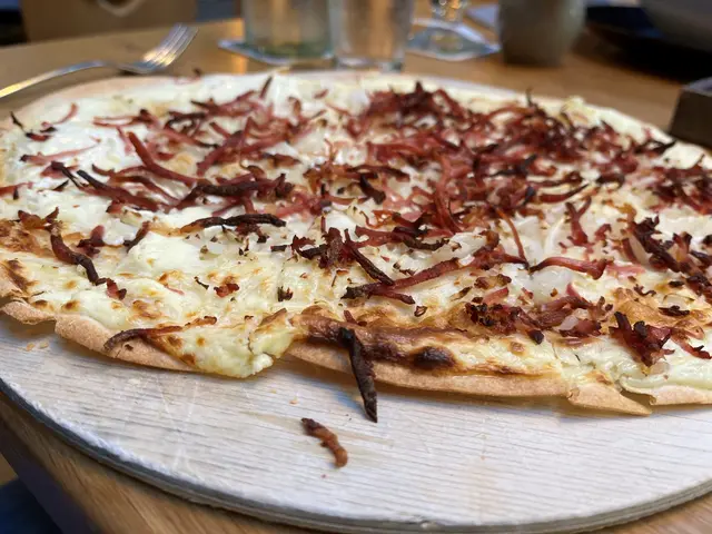 Dieser Flammkuchen ist natürlich nicht mit der XXL-Variante von Stoeffler zu vergleichen. | Foto: ag