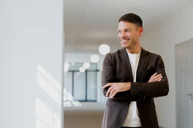 Musikschulleiter Nico Zipp in den Räumlichkeiten der Musik- und Kunstschule im Kulturforum Illenau.  | Foto: Anna Tena