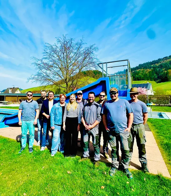 IT-Beauftragter Daniel Huber (v. l.), Leiter Bürgerbüro Dennis Hodapp, Bürgermeister Stefan Hattenbach, Katja Dietzschold,                                                           Stellvertretende Bauamtsleitung Leonie Roth, Hubert Waltersbacher, Bauhofleiter Norbert Kimmig, Johannes Arndt, Tizian Wiegert und Marcel Schnurr | Foto: Gemeinde Kappelrodeck/Jasmin Liebich