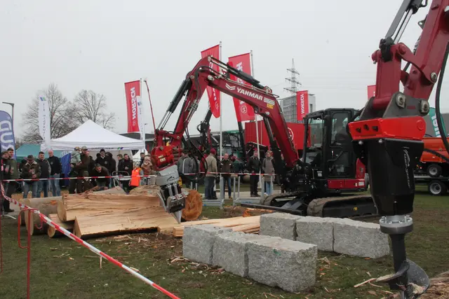 Maschinen in Aktion waren bei den Besuchern besonders beliebt.  | Foto: Fotos: mak