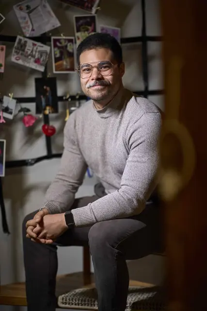 David Isak haben es die Actionhelden aus den 80er- und 90er-Jahren angetan und mit seinem Hobby eifert er ihnen äußerlich nach. Dafür wird vier- bis fünfmal in der Woche trainiert. Für Isak ist das Training auch ein Ausgleich für seinen Bürojob im Ortenau Klinikum.  | Foto: Fotos: Michael Bode