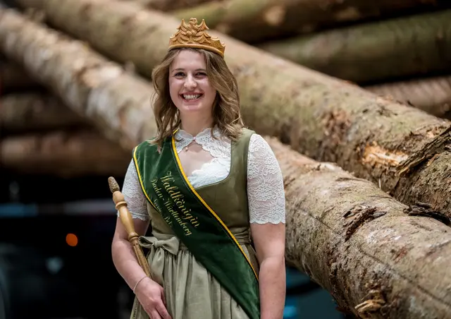 Freut sich auf ihr Amt: Franziska Waselikowski ist die frisch gekrönte 10. Waldkönigin Baden-Württemberg. | Foto: Schutzgemeinschaft Deutscher Wald BW