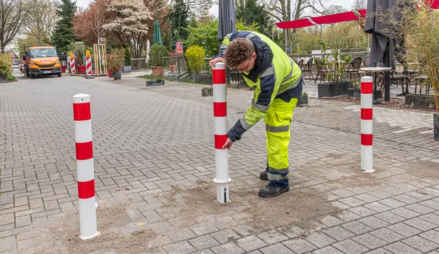 Die Kehler Jahnstraße entlang des Rosengartens ist künftig autofrei. Dafür wird sie Pfosten abgesperrt. | Foto: Stadt Kehl