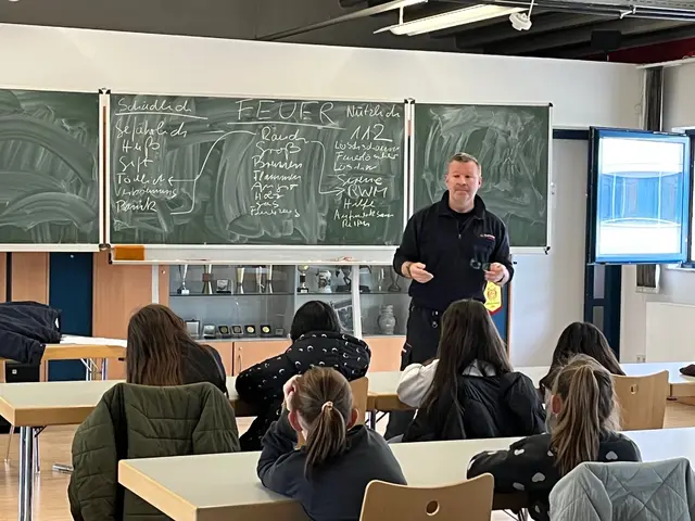 Wolfgang Schreiber mit der vierten Klasse der Astrid-Lindgren-Schule | Foto: Stadt Offenburg/Niedeck