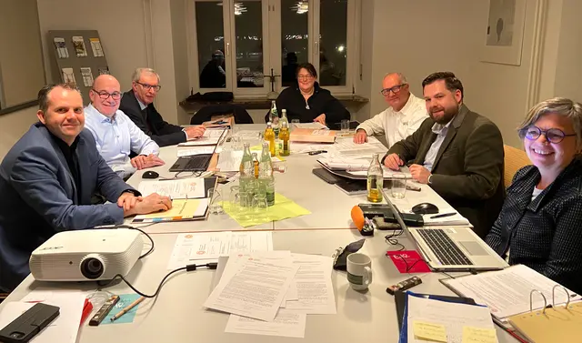 Alexander Ruchti (v. l.), Thomas Joachims, Gerhard Weber, Elke Hundt, Otto Weber, Alexander Schindler, Heike Fischer, Verwaltungsstandort Lahr (Protokoll und Assistenz)
 | Foto: Röm.-kath. Kirchengemeinde Südliche Ortenau