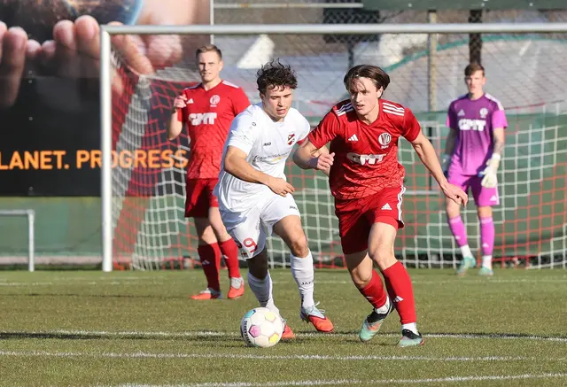 Stadelhofen (weißes Trikot) hatte gegen Bühl das Nachsehen. | Foto: FS