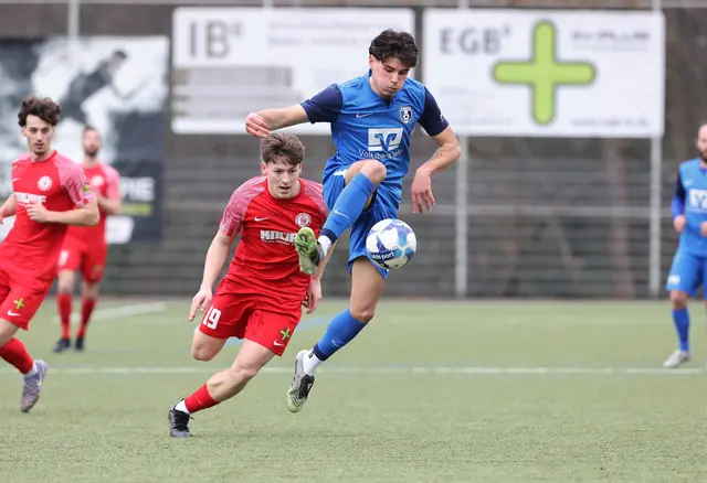 Der SC Lahr (blaues Trikot) bleibt trotz der Niederlage gegen Laufenburg weiter auf Kurs um Platz zwei. | Foto: FS