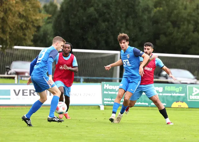 Moritz Bandle (rechts) und der Sportclub Lahr konnten in Singen die kleine Durststrecke mit dem 3:1-Sieg beenden. | Foto: Fissler