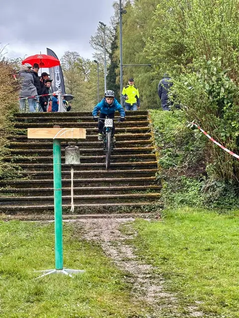 Tim Ronecker auf dem Weg zur Glocke und gleichzeitig das Ziel vom Technik-Parkour.