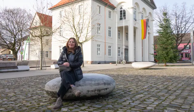 Seit dem Frühjahr 2025 im ehrenamtlichen Dienst des Kehler Sprachpools: Nesrin Demirkiran übersetzt bei Behörden- und Arztterminen ins Türkische. | Foto: Stadt Kehl/Normann Mummert