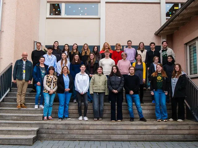 Die Schüler der zwölften Klasse des Technischen Gymnasiums, Schwerpunkt Gestaltungs- und Medientechnik, haben Erfahrung in einem realen Unterrichtsprojekt gesammelt - sie haben gemeinsam mit der Grundschule Nimburg ein neues Corporate Design für die Schule entworfen.  | Foto: Gewerbliche Schule Lahr