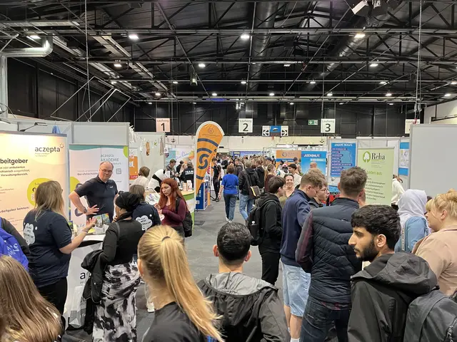 Die Aussteller können sich über mangelndes Interesse nicht beklagen. | Foto: gro