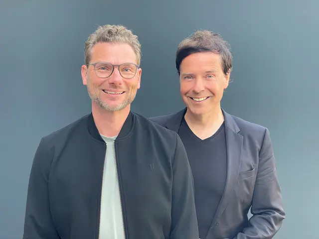 Hannes Schmidt (links) und Ralf Brandstetter sind seit 25 Jahren als "piano.vocal" auf der Bühne zuhause und feiern ihr großes Jubiläum. | Foto: "piano.vocal"
