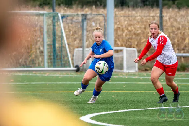 Charlotte Groß (blaues Trikot) will mit dem SC Sand heute Mittag einen Heimsieg einfahren. | Foto: Martina Pieper